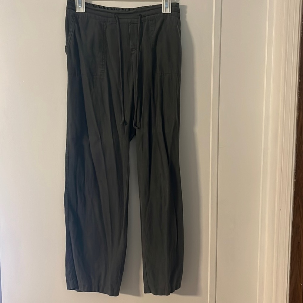 Dark green wide leg linen pants, 27.5 inch inseam. Draw string waist